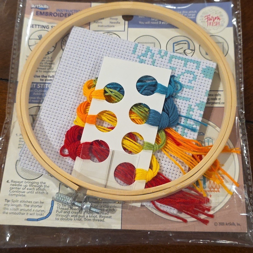 (J25) Rustic Embroidery Kit - Farm Fresh Design - Picture 3 of 4